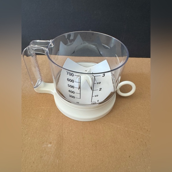 NIB Curtis Stone Pull Cord No Mess Rapid Sifter Measuring Cup Fine Mesh Flour - Picture 4 of 7